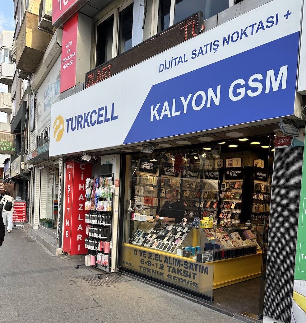 Kadıköy Telefoncu Mağaza Dış Görünüm - Turkcell ve Kalyon GSM Tabelası - İkinci El Telefon Alım Satım
