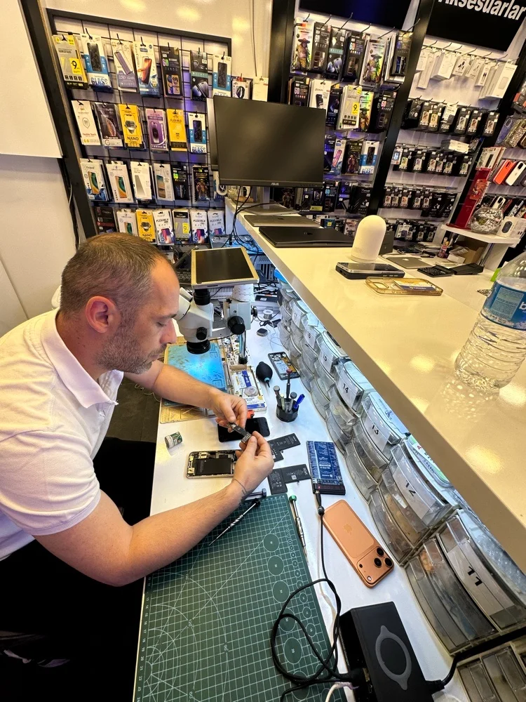 Kadıköy'deki Kalyon GSM mağazası ve telefon teknik servis girişi
