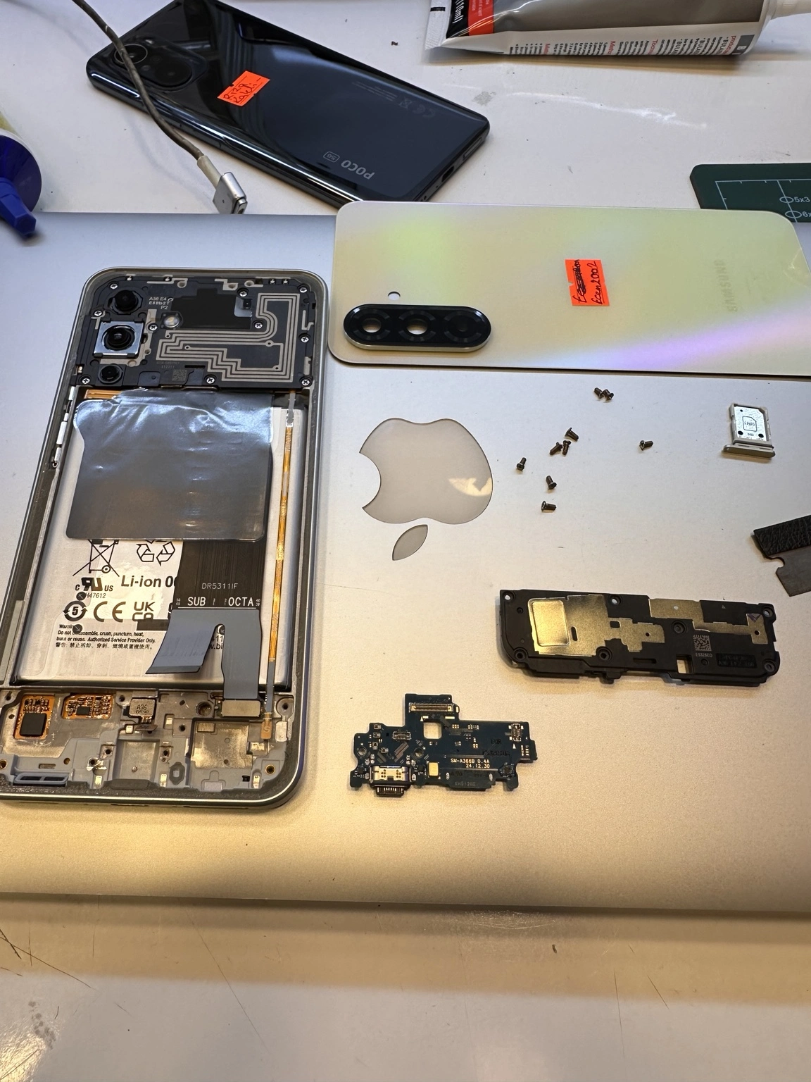 Samsung şarj soketi değişimi sonrası bağlantıların kontrol edilmesi
